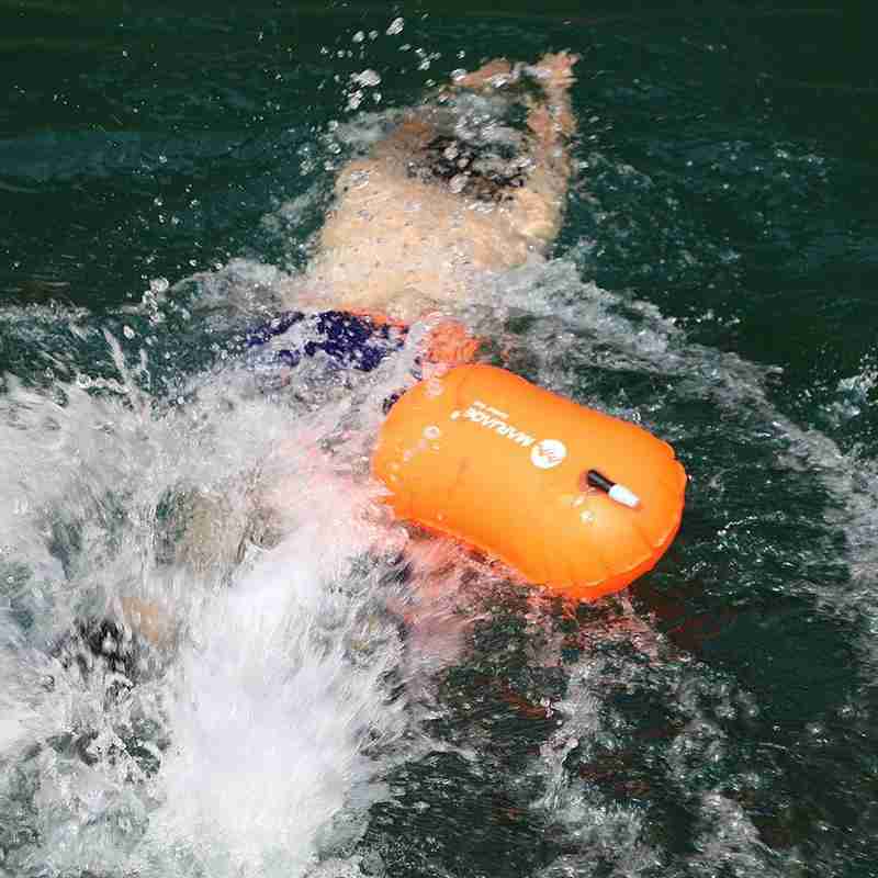 عوامة سباحة قابلة للنفخ لحمام  - مراجعة Swim Buoy Open Water وسعره